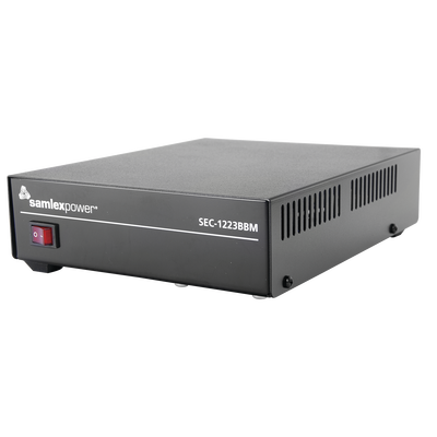 Fuente de poder 13.8V, 19A, conmutada con circuito cargador de baterías.