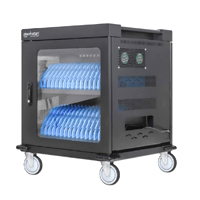 MANHATTAN - 180931 - Carrito de carga con 32 contactos CA / 32 Tomas de corriente NEMA 5-15R, integradas en la parte posterior, protección contra sobrecarga, amplias ranuras para dispositivos de hasta